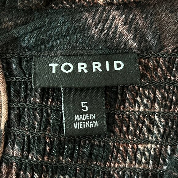 Torrid Watercolor Tie-Dye Gauze Smocked Flutter Sleeve Tunic Top (5X) - Picture 9 of 12